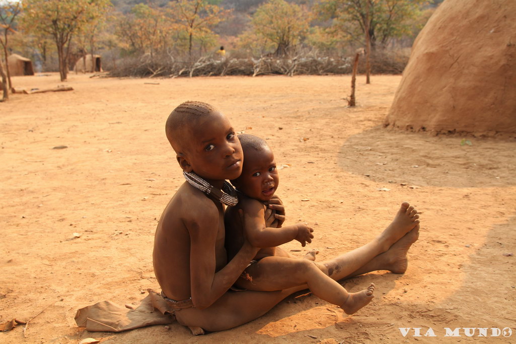 Himba dzieci